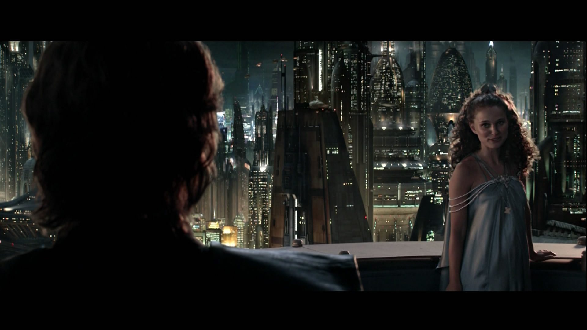 Star Wars: Anakin sees Padmé on a balcony with a view to a splendorous city
